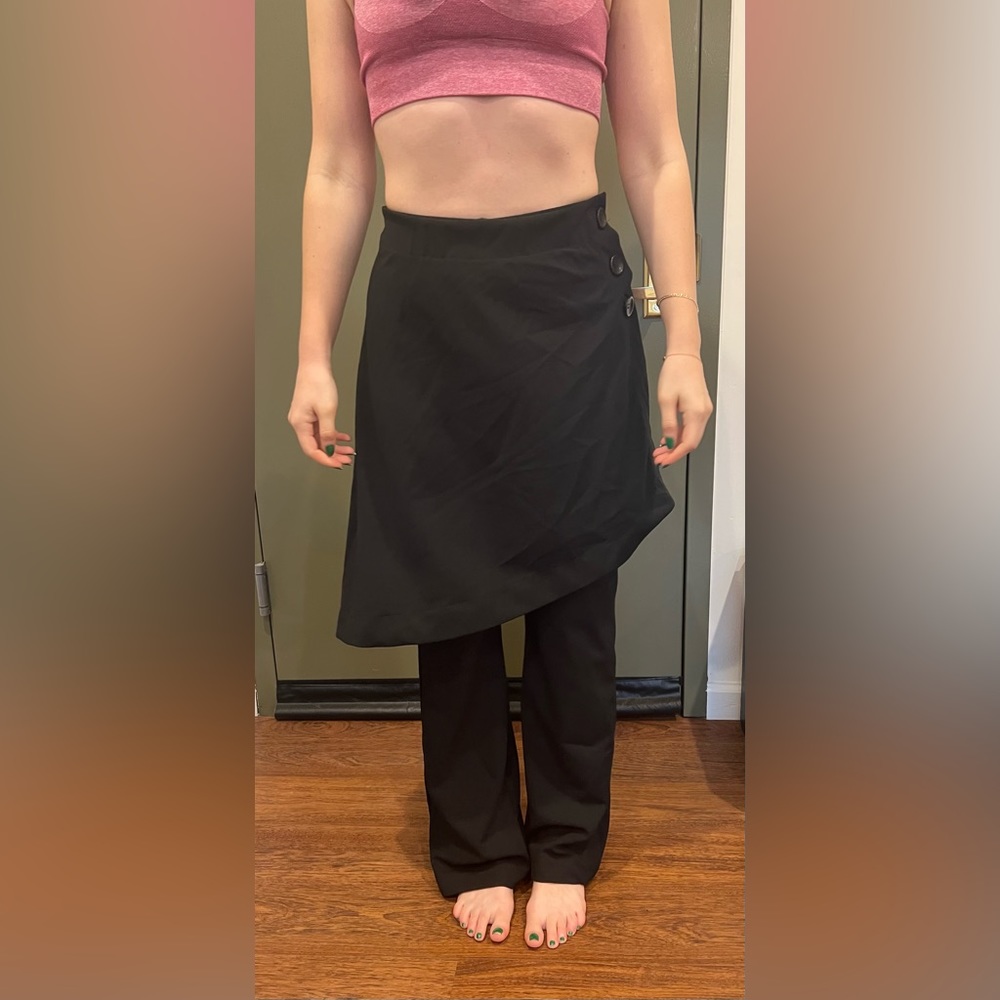 Very interesting 2 layered skirt pant fits S-M